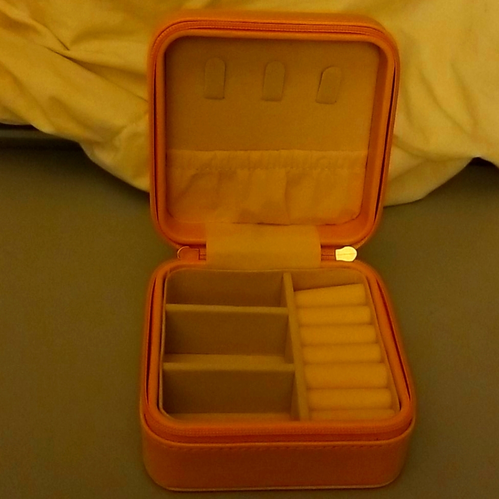 SMALL JEWELRY CASE